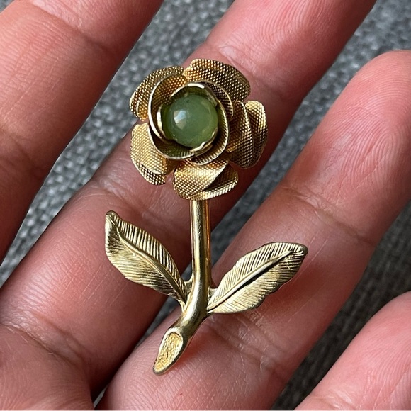 Vintage | Stem Rose with Green Gemstone Gold Tone Brooch Pin - Picture 2 of 11